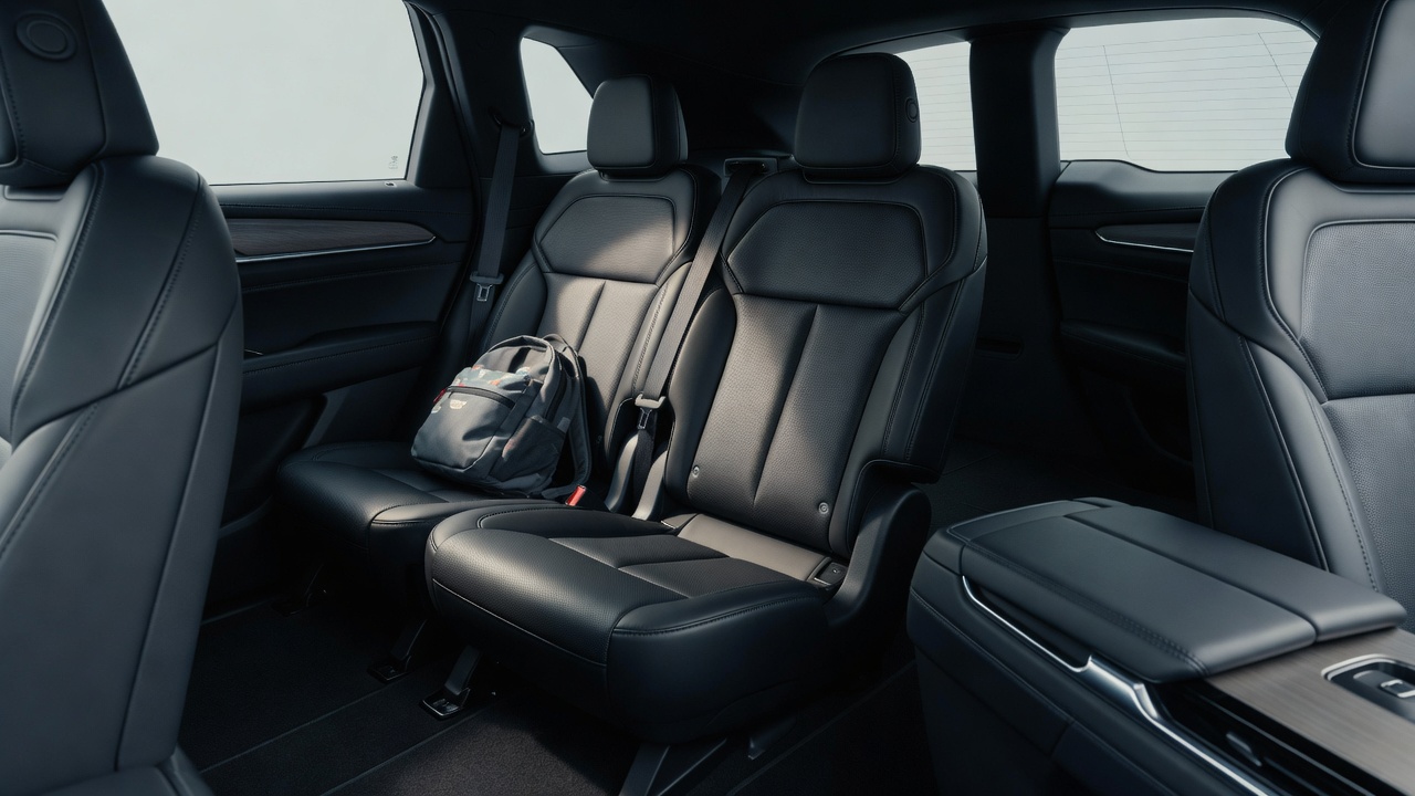 Cadillac відкликає всі електрокросовери Vistiq через небезпечну третю лаву